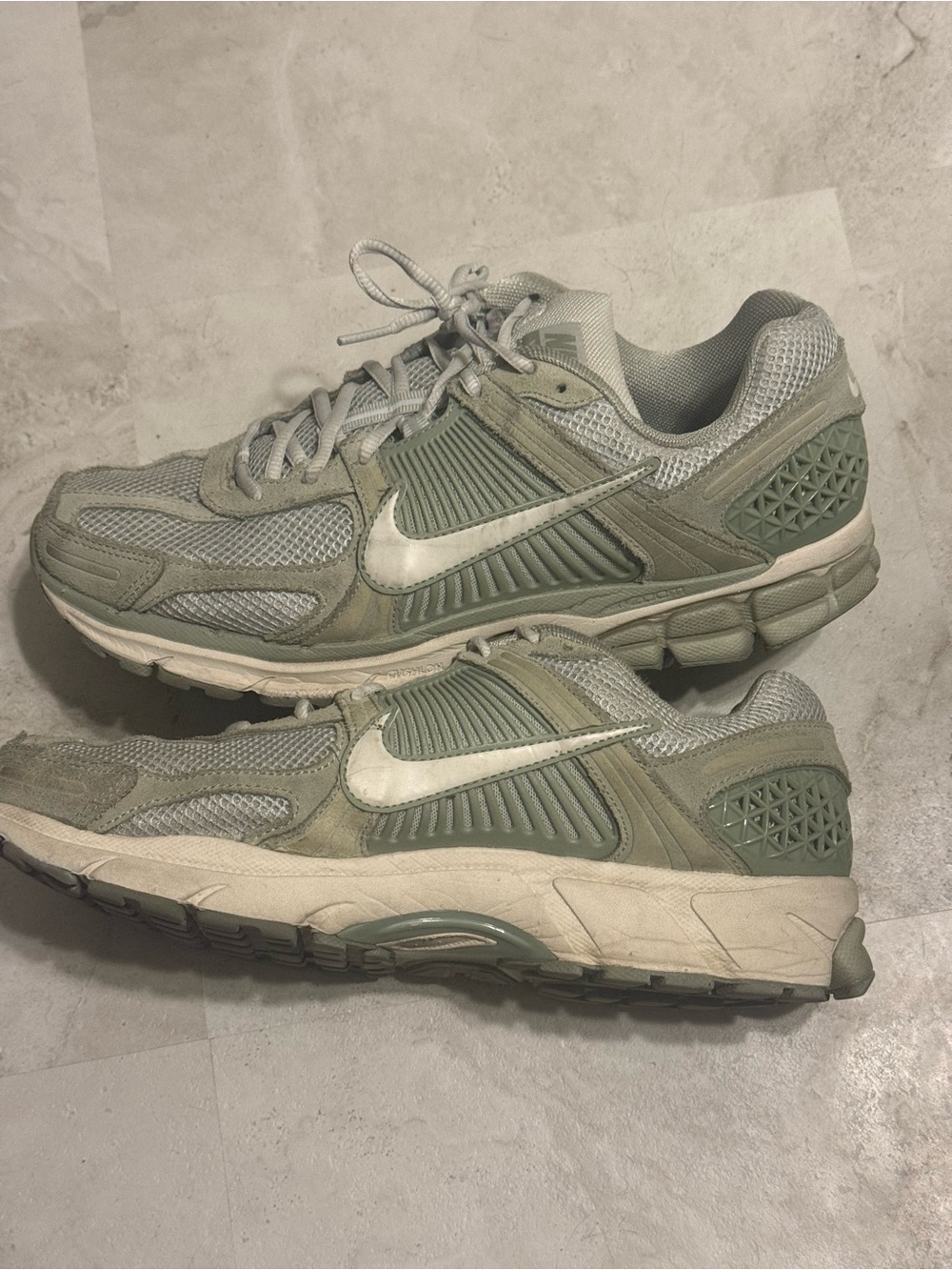 Nike Men's Vomero 5 Sage Green sz 11